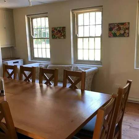Holiday home Hall Cottage, Wighill Near York And Leeds *