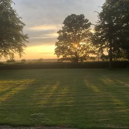 Hall & Gardens, & Hard Tennis Court, Wighill, Nr York And Leeds * تادكاستر