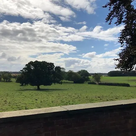 Hall & Gardens, & Hard Tennis Court, Wighill, Nr York And Leeds بيت للعطل تادكاستر