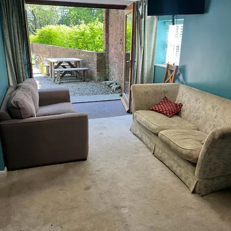 Hall & Gardens, & Hard Tennis Court, Wighill, Nr York And Leeds بيت للعطل
